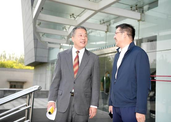 说明:阮与校友